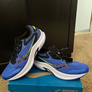 Saucony Axon 2 NEVER WORN